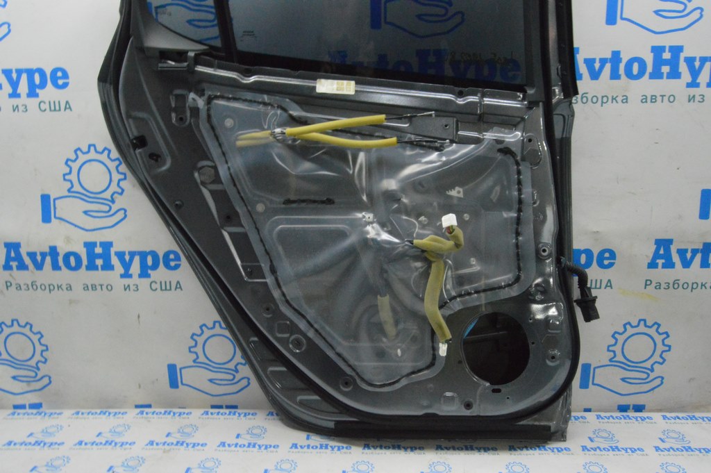 Уплотнитель двери нижний задний правый Nissan Leaf 18-24