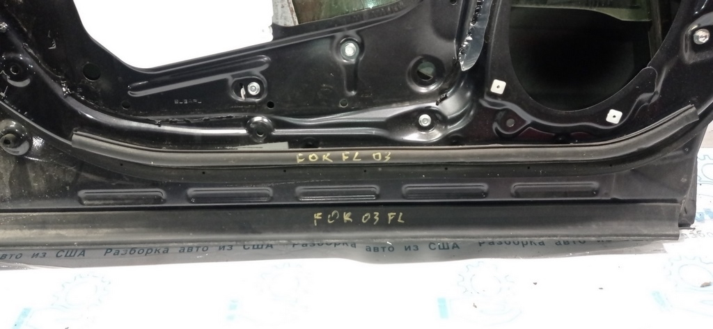 Уплотнитель двери перед лев Subaru Forester 14-18 SJ нижний