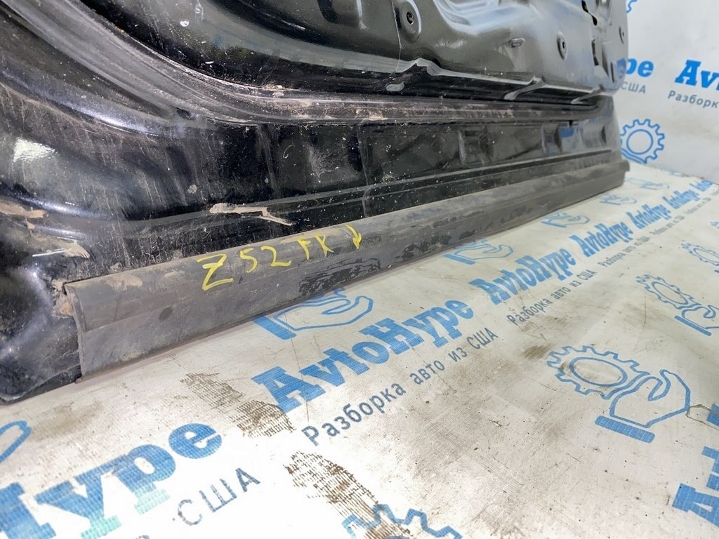 Уплотнитель двери перед нижний прав Nissan Murano z52