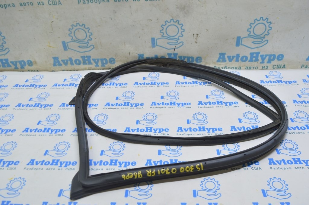 Уплотнитель двери перед прав Lexus IS250/IS300/IS350 06-13 деф.