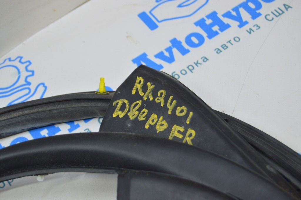 Уплотнитель двери перед прав Lexus RX 350/350h/500h 23- — фото 2