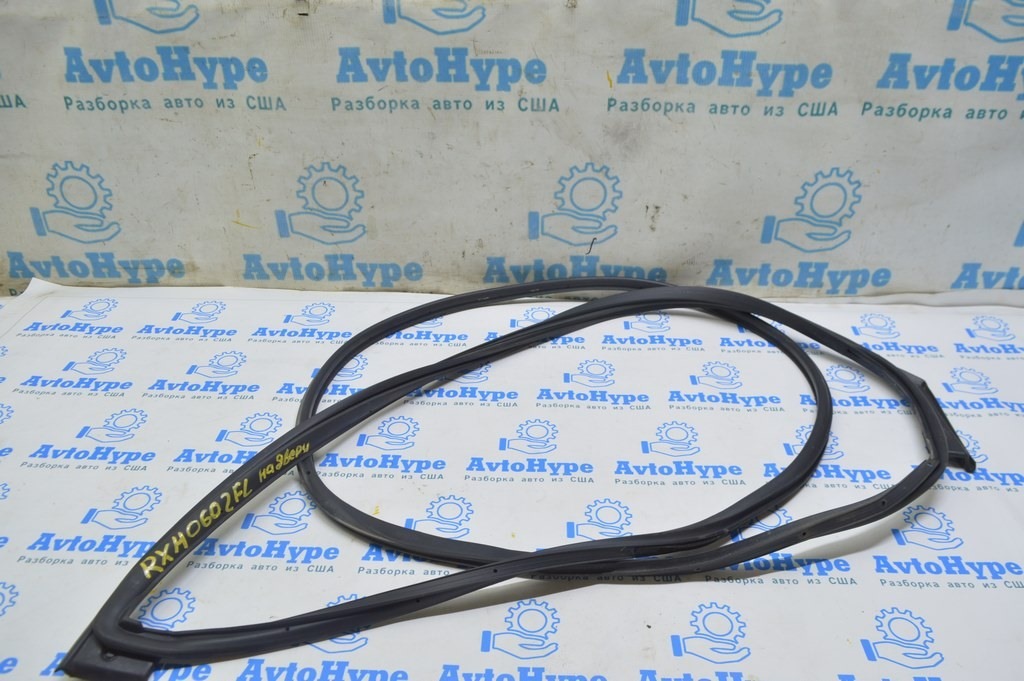 Уплотнитель двери передней левой Lexus RX300 RX330 RX350 RX400h 04-09
