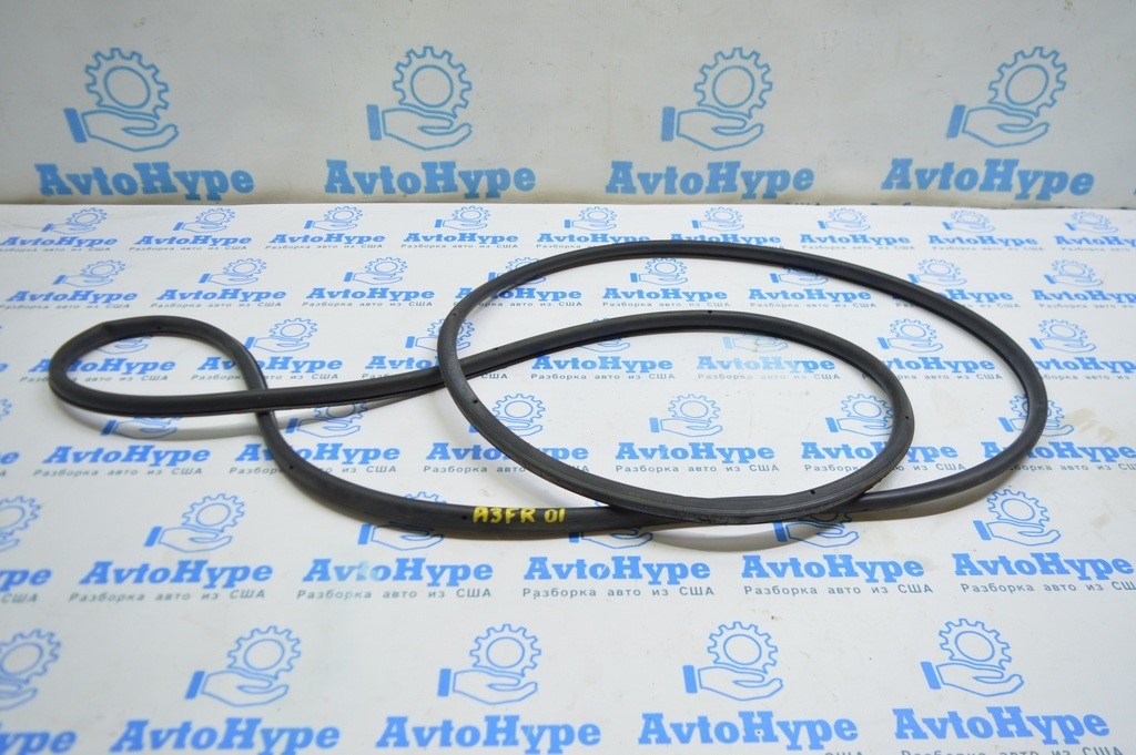 Уплотнитель двери передней правой Audi A3 8V 15-20 4d, 5d