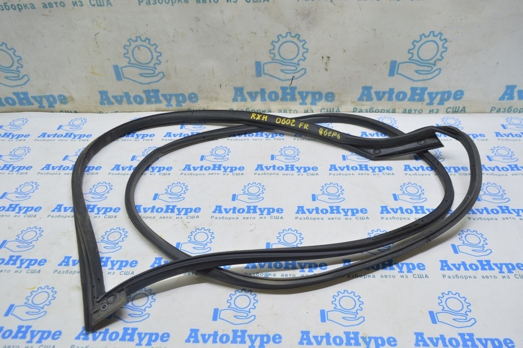 Уплотнитель двери передней правой Lexus RX300 RX330 RX350 RX400h 04-09