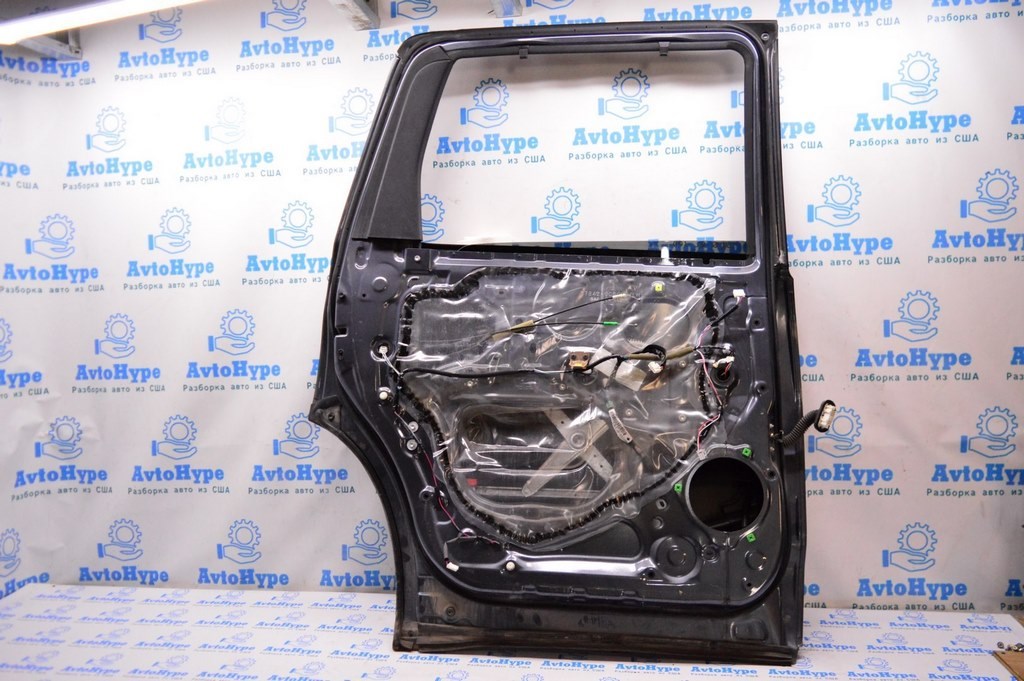 Уплотнитель двери зад лев Toyota Sequoia 2008-2022