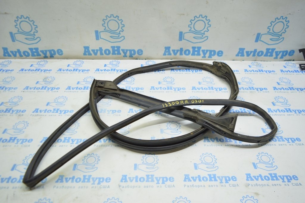 Уплотнитель двери зад прав Lexus IS250/IS300/IS350 06-13