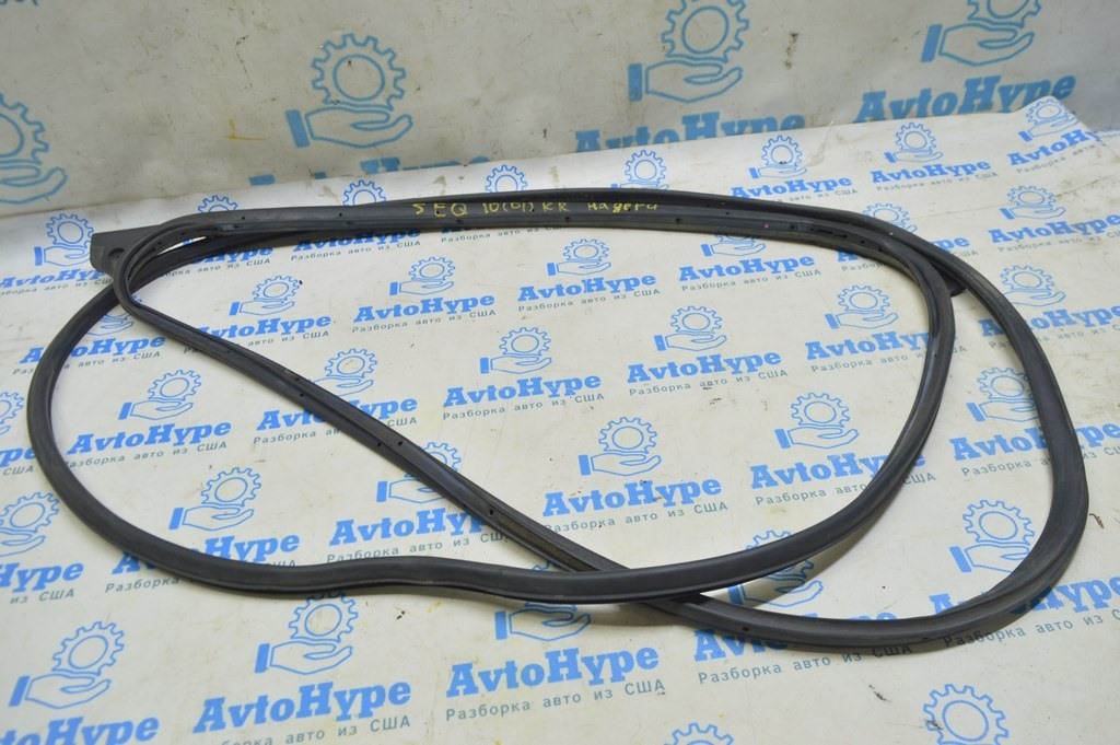 Уплотнитель двери зад прав Toyota Sequoia 2008-2022