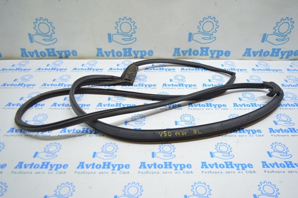 Уплотнитель двери задней левой Toyota Camry v50 12-14 67872-33100
