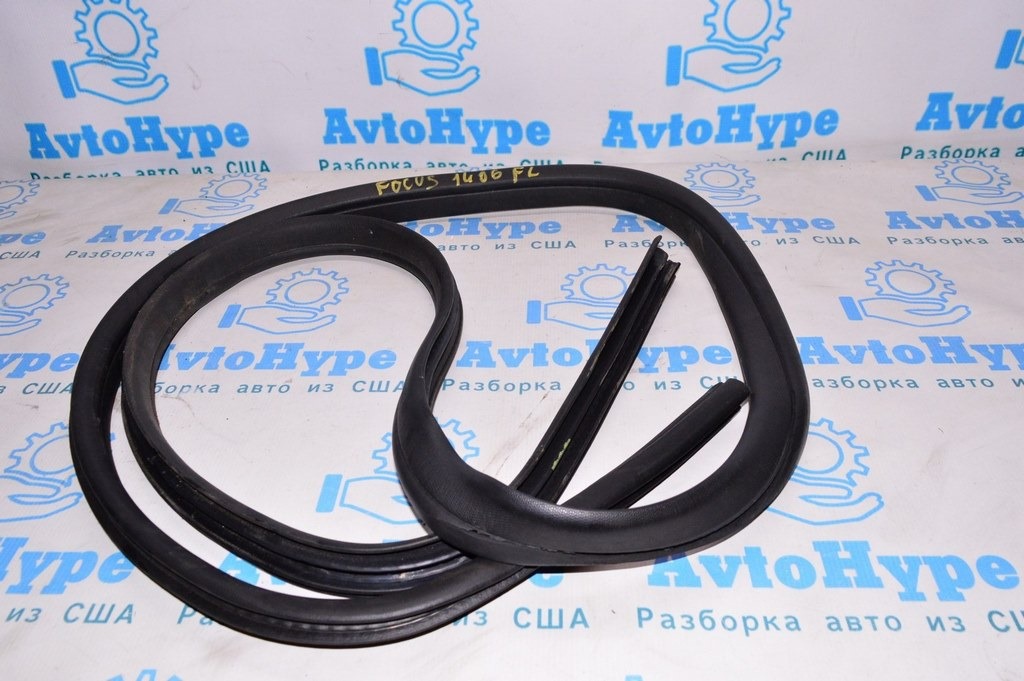 Уплотнитель дверного проема перед лев Ford Focus mk3 11-18