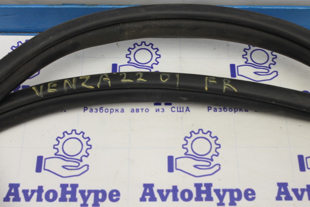 Ущільнювач дверного прорізу передній правий Toyota Venza 21-24 (01) дефект — фото 2