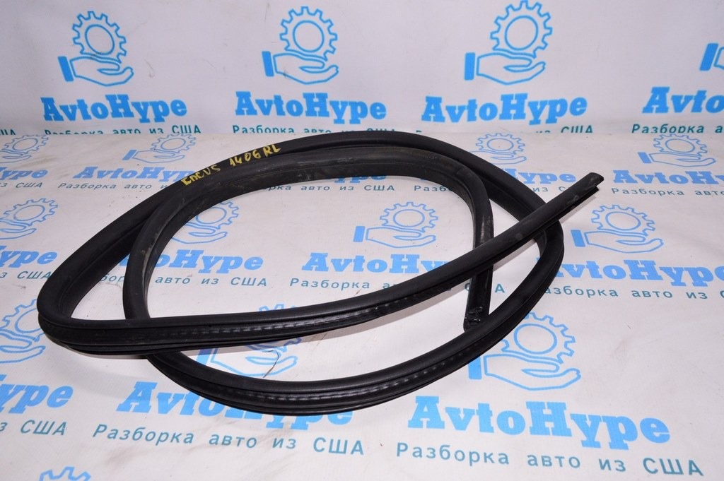 Уплотнитель дверного проема зад лев Ford Focus mk3 11-18
