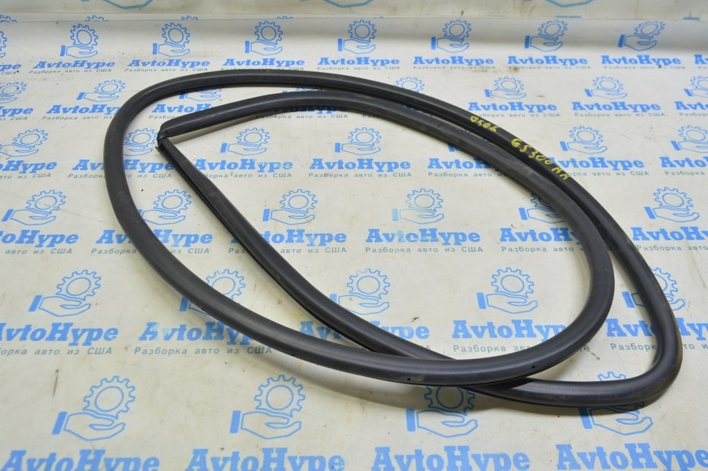Уплотнитель дверного проема задний правый Lexus GS300 GS350 GS430 GS450h 06-11