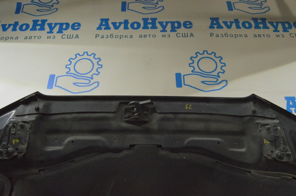 Уплотнитель капота Audi A3 8V 15-20 пластик