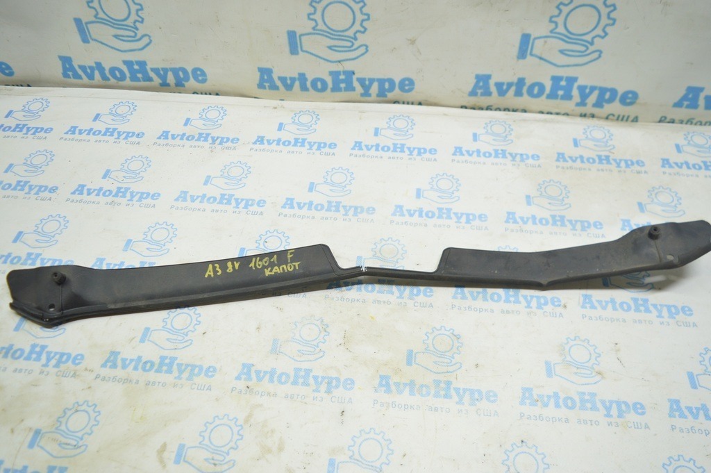 Уплотнитель капота Audi A3 8V 15-20 пластик трещина (01) — фото 2