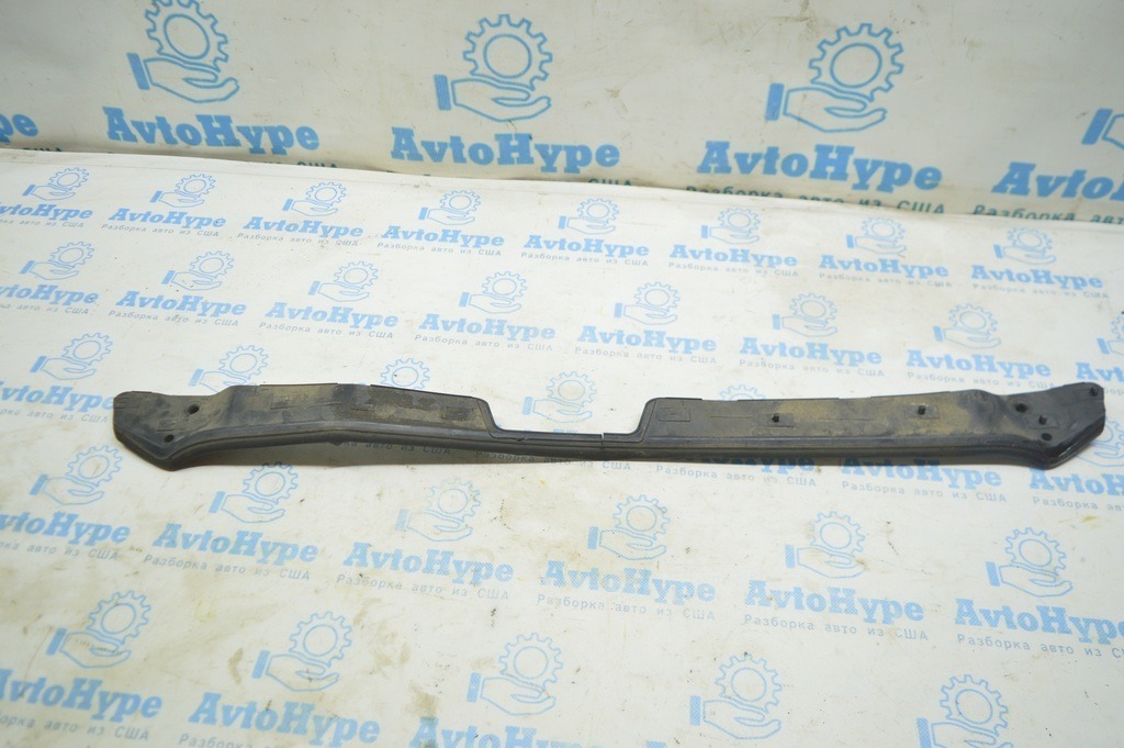 Уплотнитель капота Audi A3 8V 15-20 пластик трещина (01)