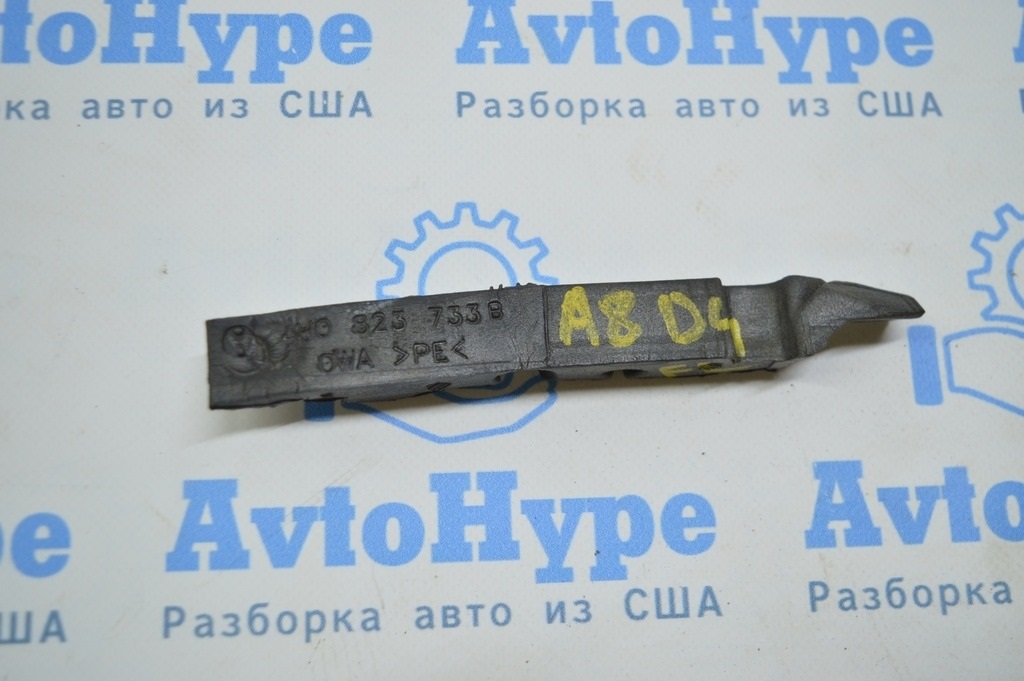 Уплотнитель капота левый Audi A8 D4 10-17