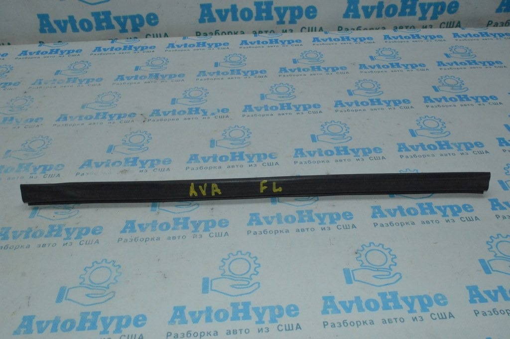 Уплотнитель капота левый Toyota Avalon 05-12