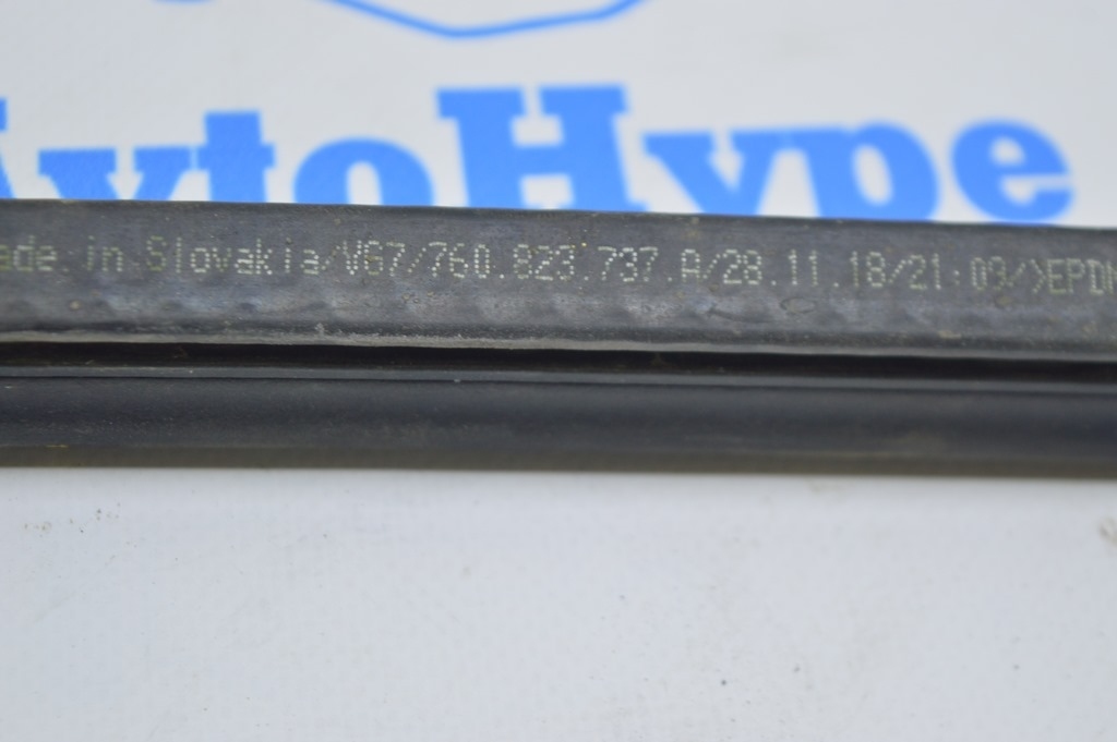 Уплотнитель капота левый VW Touareg 18- — фото 3