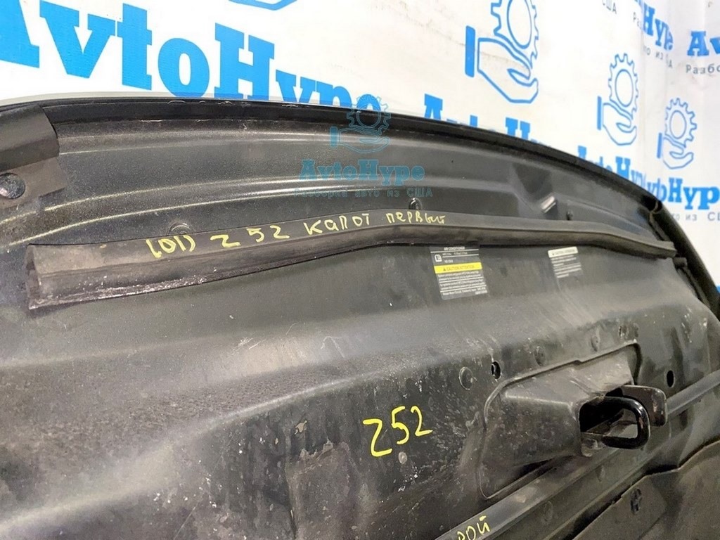 Уплотнитель капота первый Nissan Murano z52 15-