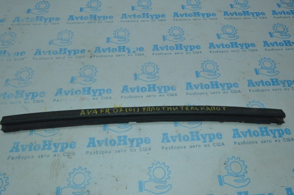 Уплотнитель капота Toyota Avalon 05-12