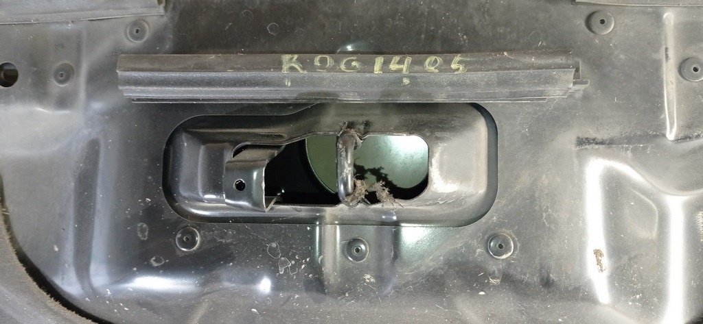 Уплотнитель капота центр Nissan Rogue 14-