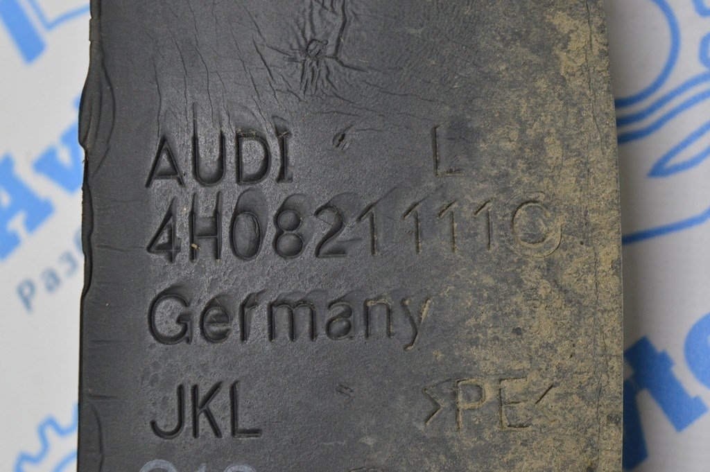 Уплотнитель крыла дверь-крыло лев Audi A8 D4 10-17 — фото 2