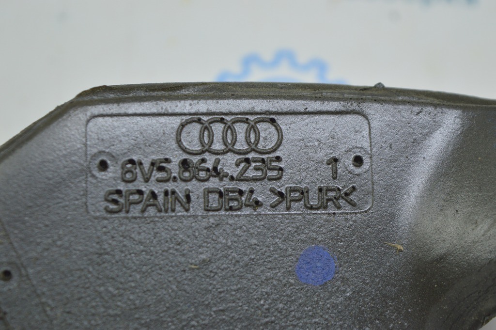 Уплотнитель крыла дверь-крыло левый Audi A3 8V 15-20 паралон — фото 3