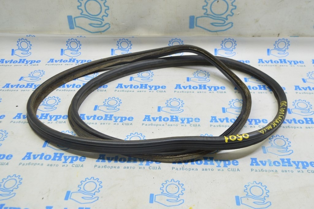 Уплотнитель крышки багажника Lexus GS300 GS350 GS430 GS450h 06-11