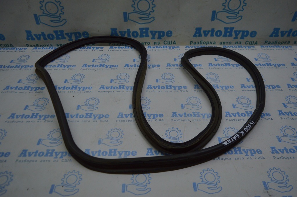 Уплотнитель крышки багажника Lexus IS250/IS300/IS350 06-13
