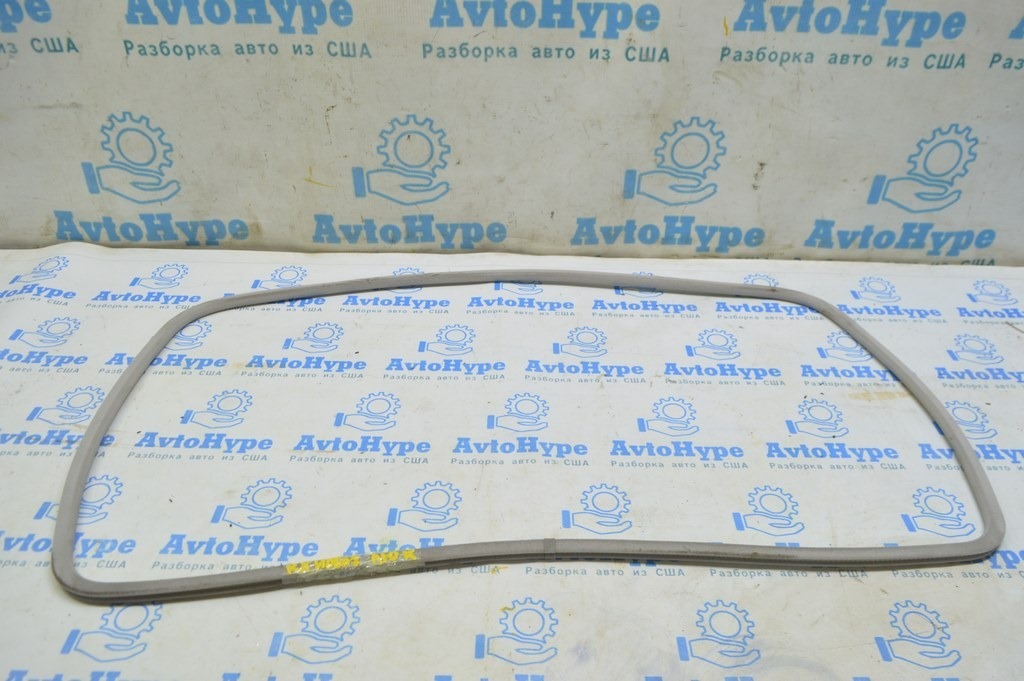 Уплотнитель люка Lexus RX300 RX330 RX350 RX400h 04-09 серый