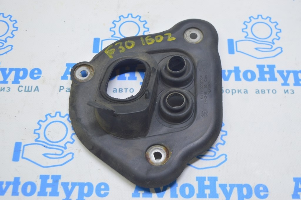 Уплотнитель моторного отсека под трубки печки BMW 3 F30 12-19