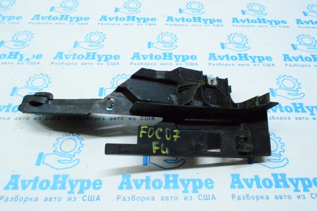 Уплотнитель решетки дворников лев Ford Focus mk3 11-18