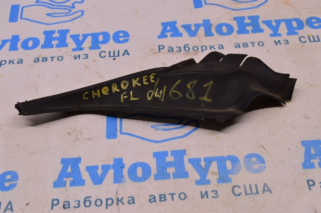 Уплотнитель решетки дворников лев Jeep Cherokee KL 14- 68102561AE