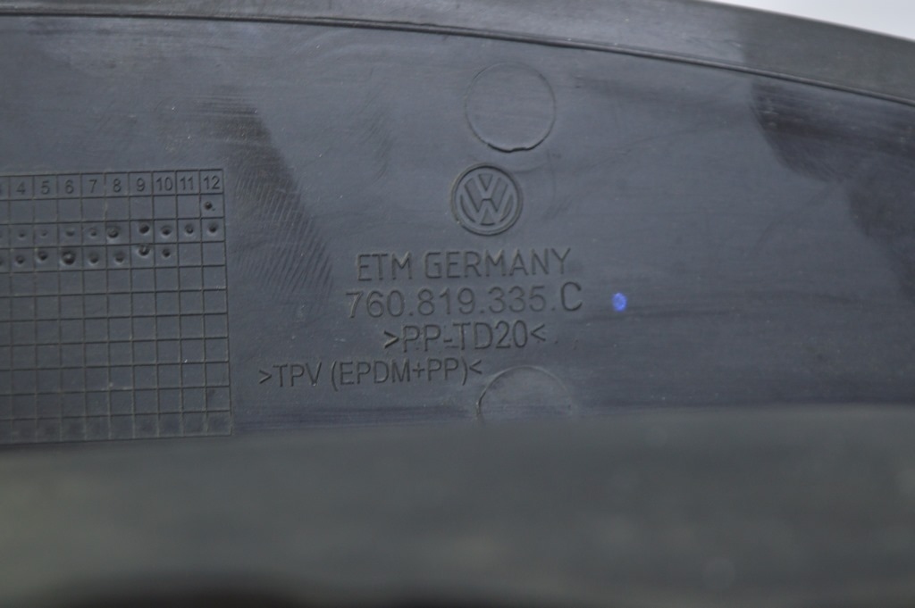 Уплотнитель решетки дворников лев VW Touareg 18- — фото 4