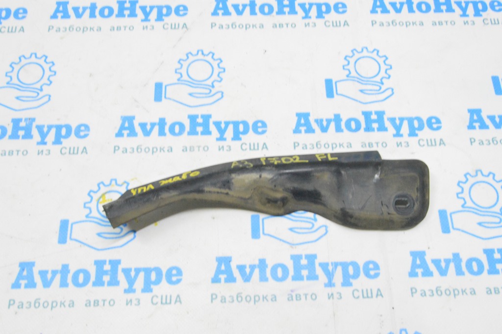Уплотнитель решетки дворников левый Audi A3 8V 15-20