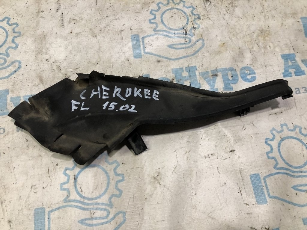 Уплотнитель решетки дворников прав Jeep Cherokee KL 14- (02) 8/10 68102560AE