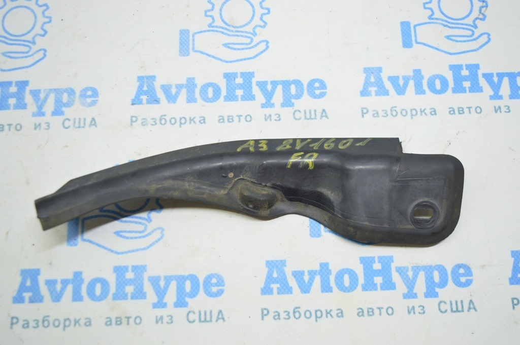 Уплотнитель решетки дворников правый Audi A3 8V 15-20