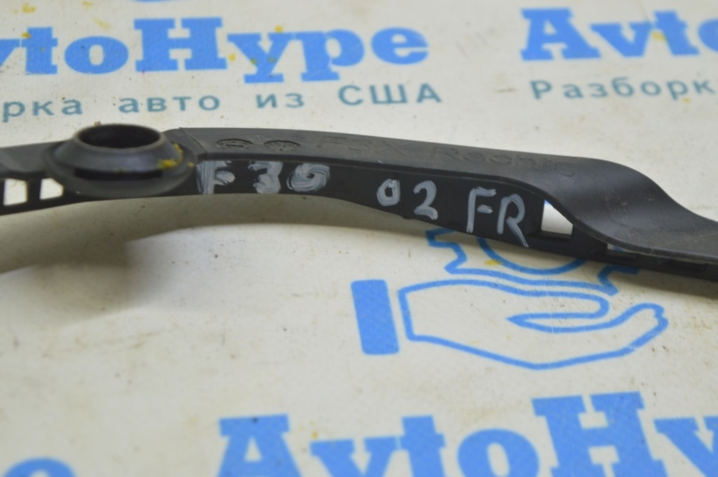 Уплотнитель решетки дворников правый BMW 3 F30 12-18 на капоте — фото 2