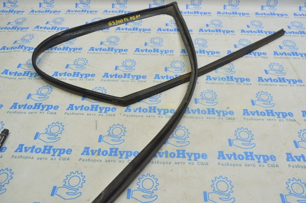 Уплотнитель стекла передний левый Lexus GS300 GS350 GS430 GS450h 06-11