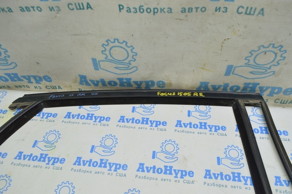 Уплотнитель стекла с верхним молдингом зад прав Ford Focus mk3 11-18 — фото 2