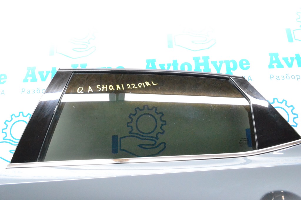 Уплотнитель стекла зад лев Nissan Qashqai 21-