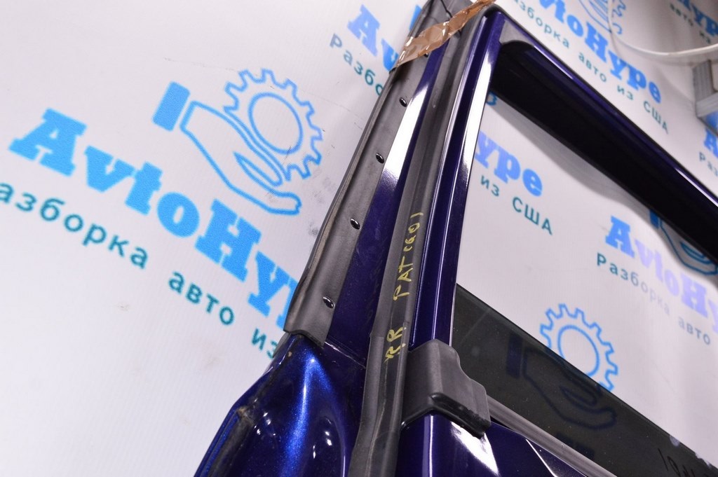 Уплотнитель стекла зад прав Nissan Pathfinder 13-