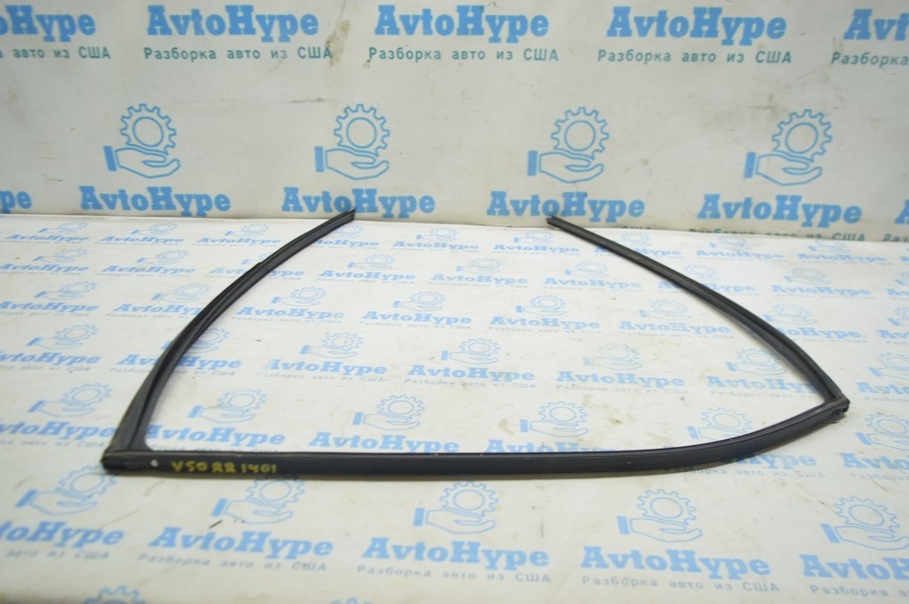 Уплотнитель стекла зад прав Toyota Camry v50 12-14 usa\euro