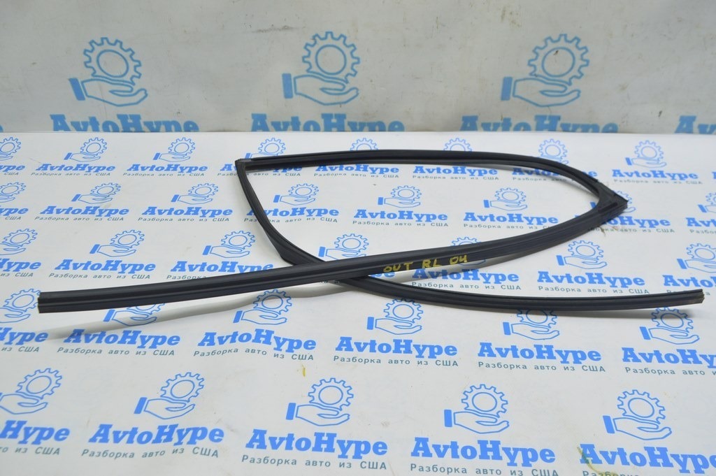 Уплотнитель стекла задний левый Subaru Outback 15-19 63527AL05B