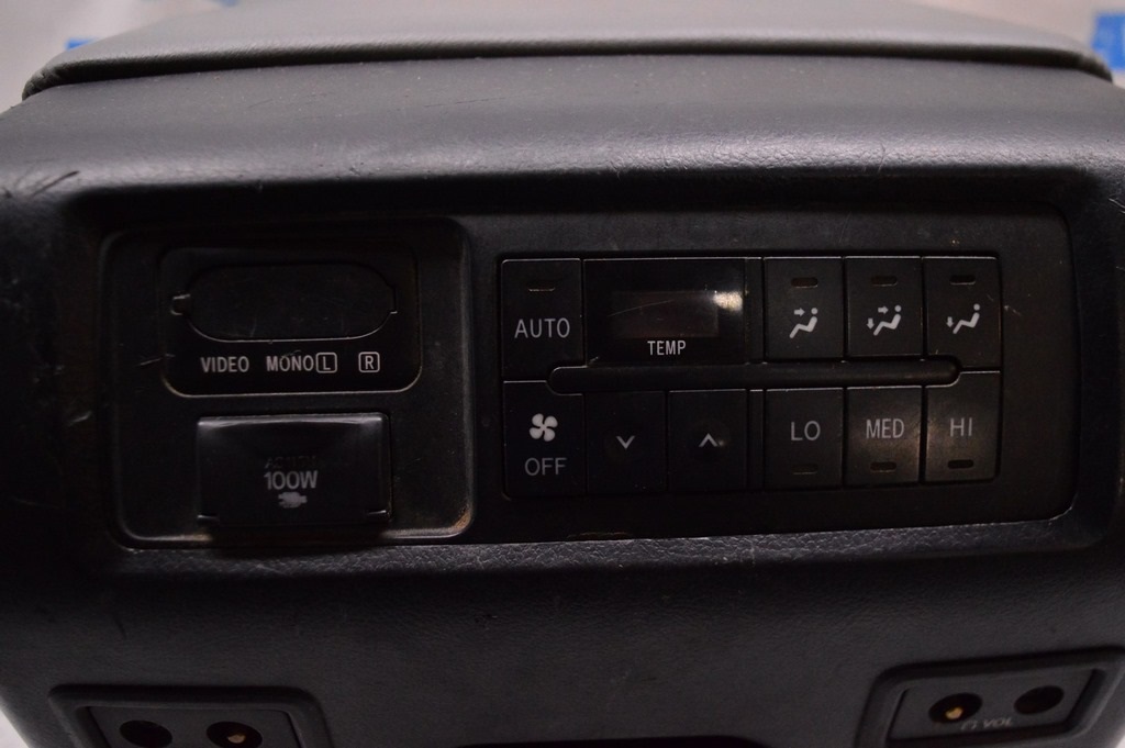 Управление климат-контролем заднего ряда Toyota Sequoia 2008-2022 с розеткой (01) — фото 2