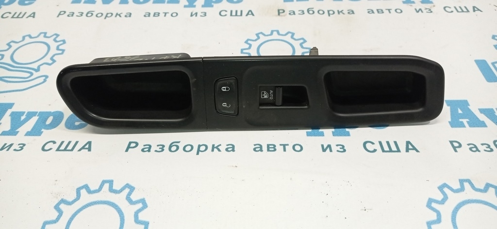 Управление стеклоподъемником перед прав Jeep Renegade 15-