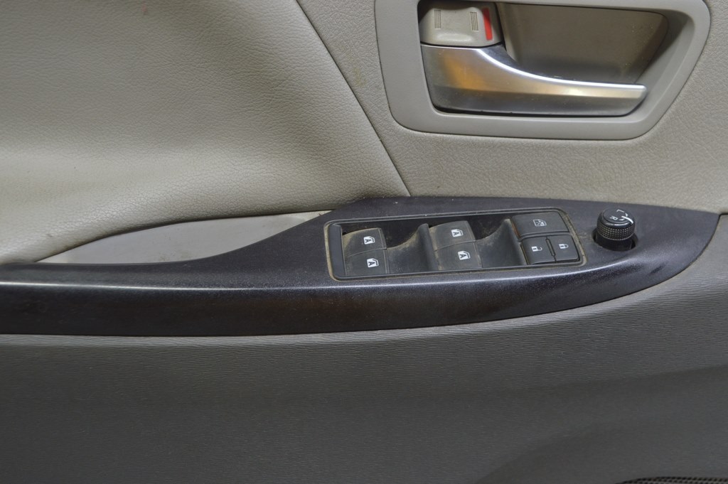 Управление стеклоподъемником передним левым Toyota Sienna 15-20 (01) Реал М.