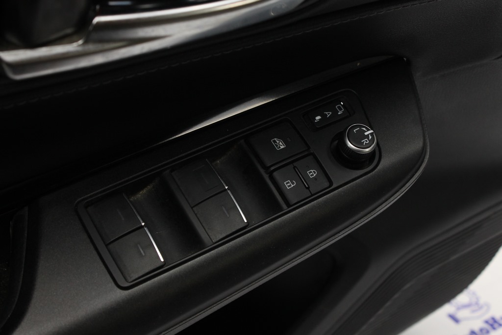 Управление стеклоподъемником передним левым Toyota Venza 21-24