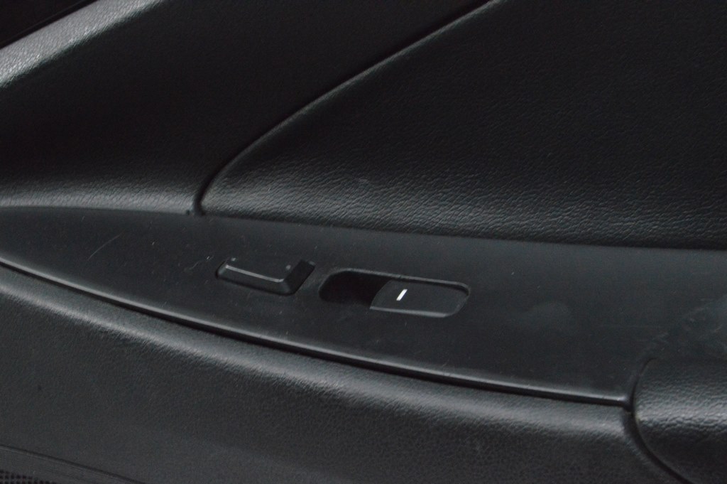 Управление стеклоподъемником передним правым Hyundai Sonata 11-15 черн