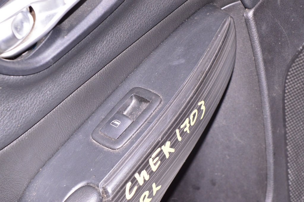 Управление стеклоподъемником зад лев Jeep Cherokee KL 14-